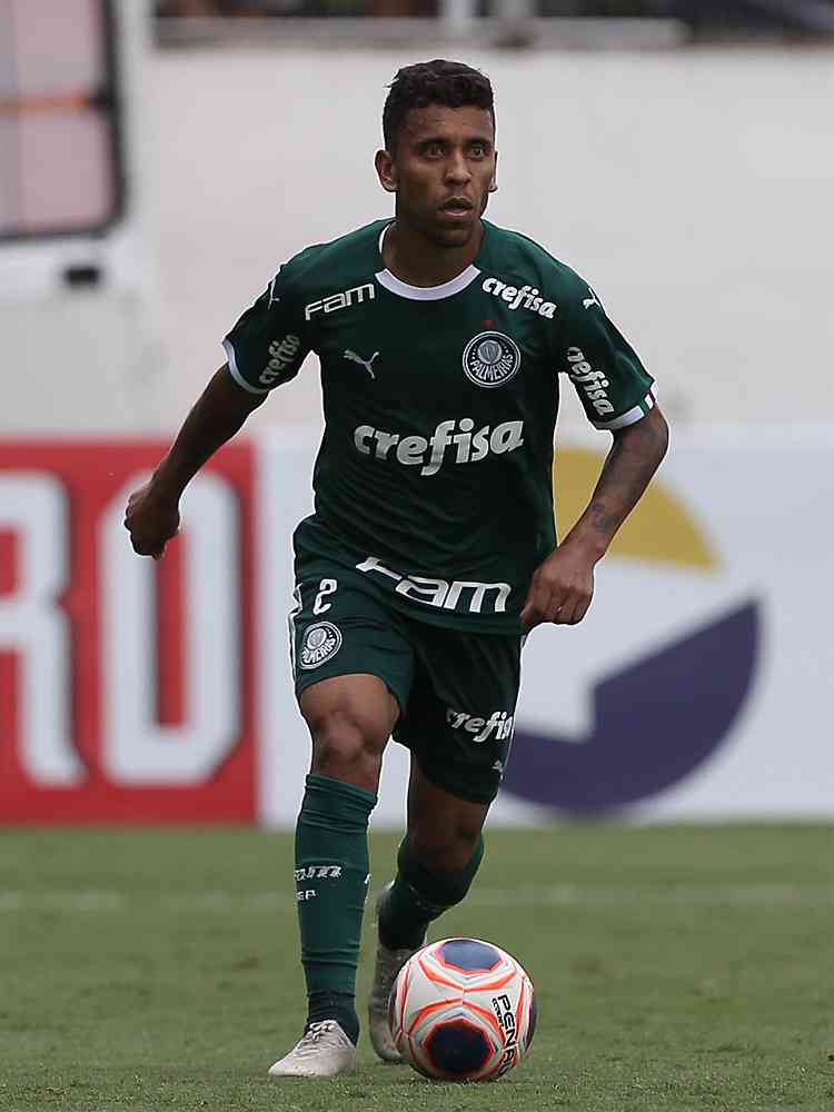 Aps quatro jogos longe, Marcos Rocha mira 100 partida no Palmeiras